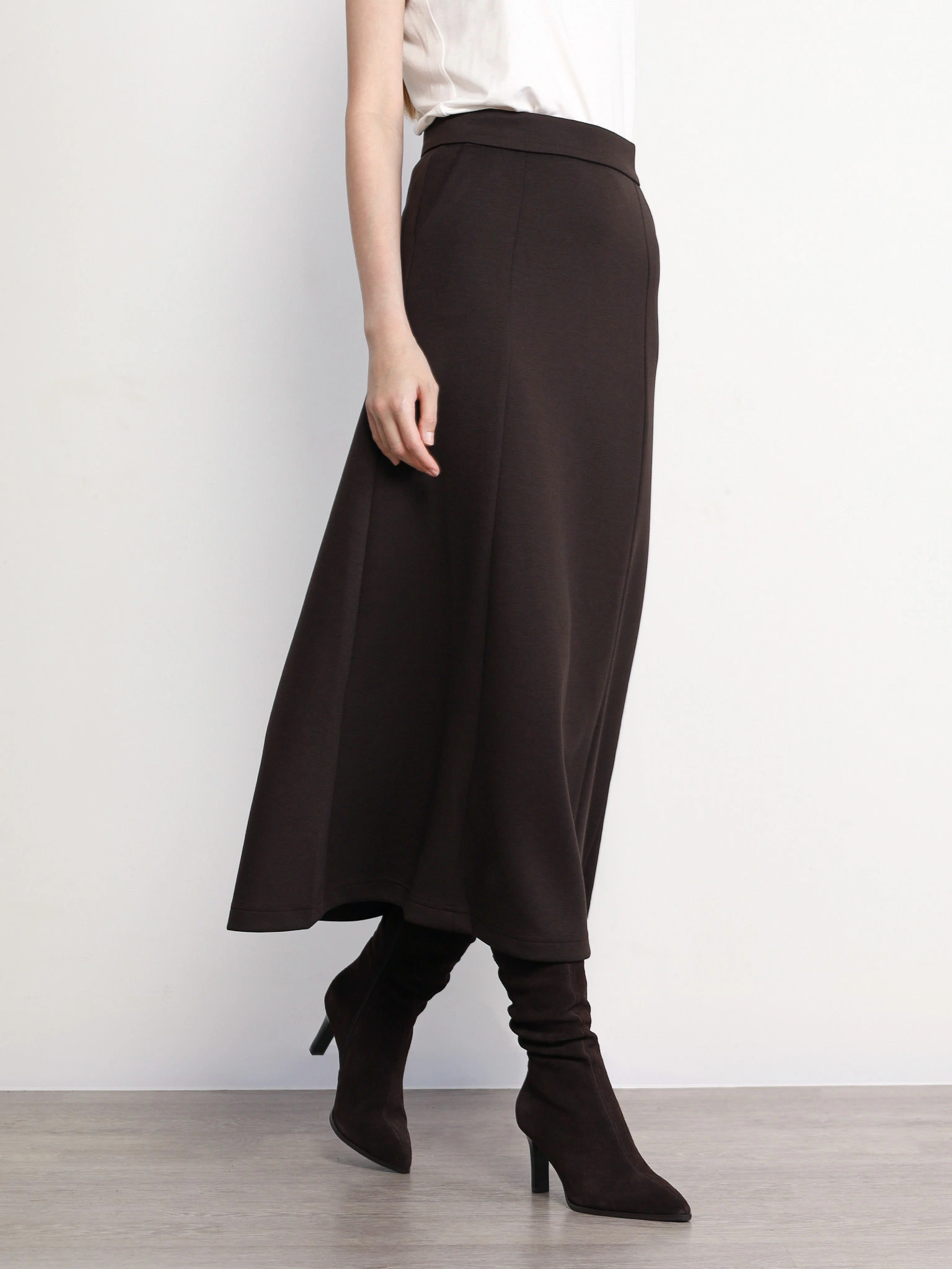 Юбка трикотажная темно-коричневого цвета А-силуэта